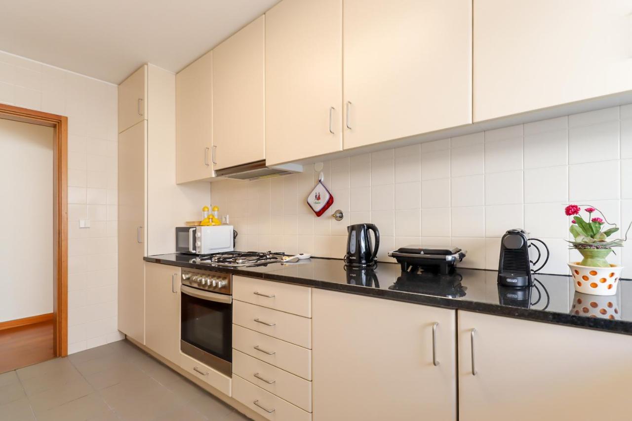 Sweet Living Viana - City Centre Apartment With Garage เวียนา โด กัสเตโล ภายนอก รูปภาพ