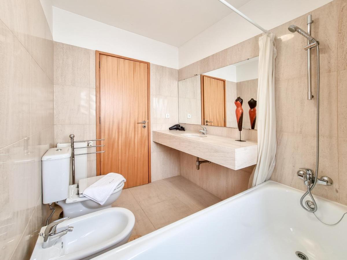 Sweet Living Viana - City Centre Apartment With Garage เวียนา โด กัสเตโล ภายนอก รูปภาพ