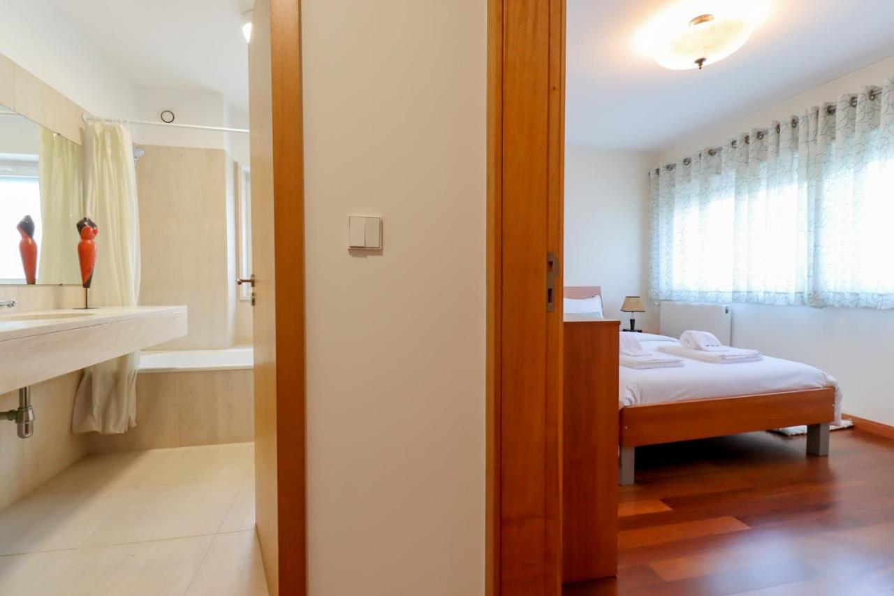 Sweet Living Viana - City Centre Apartment With Garage เวียนา โด กัสเตโล ภายนอก รูปภาพ
